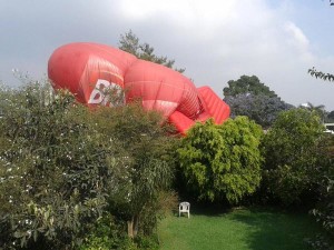 Dirigible hace aterrizaje forsozo