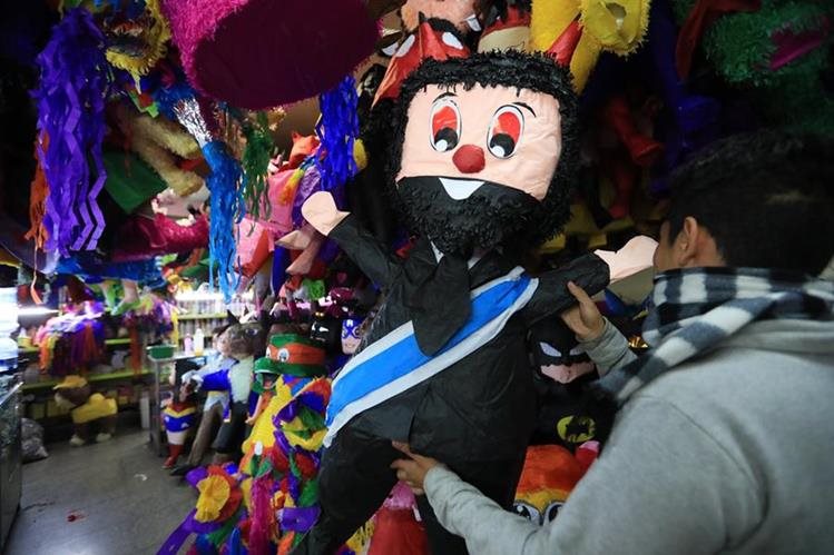 La Piñata de Jimmy Morales es la Más Solicitada para este 7 de Diciembre