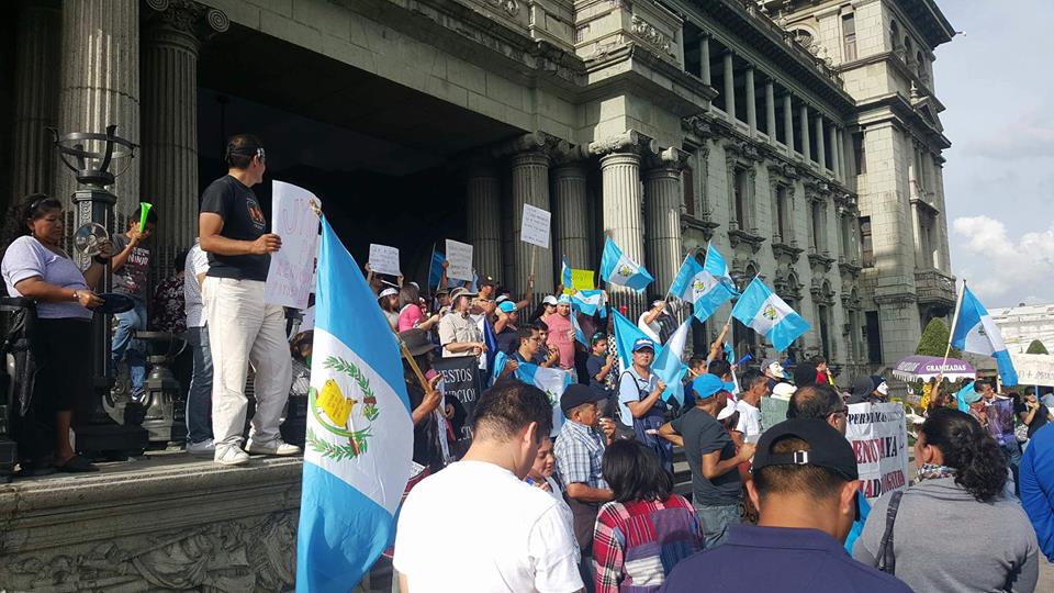 Presentes en la plaza. ‪#‎NoMasImpuestos‬ ‪#‎20A‬