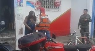 Hombre le pega a mujer en mercado de Villa Hermosa