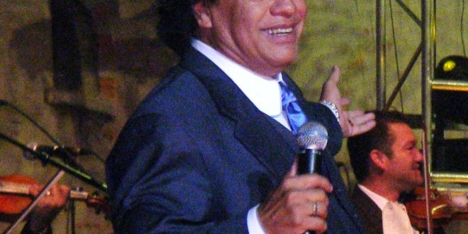 Juan Gabriel Fallece a sus 66 años de edad.