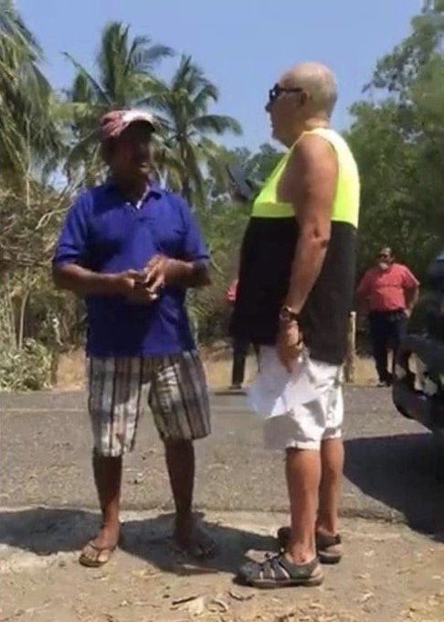 Pobladores no dejan pasar a su Chalet al Diputado Mario TaracenaPobladores no dejan pasar a su Chalet al Diputado Mario Taracena