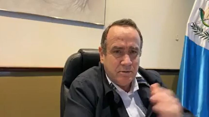 Presidente Alejandro Giammattei niega estar contagiado de Coronavirus