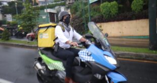 Neto Bran entrega pedidos en la Feria Virtual del Chicharron