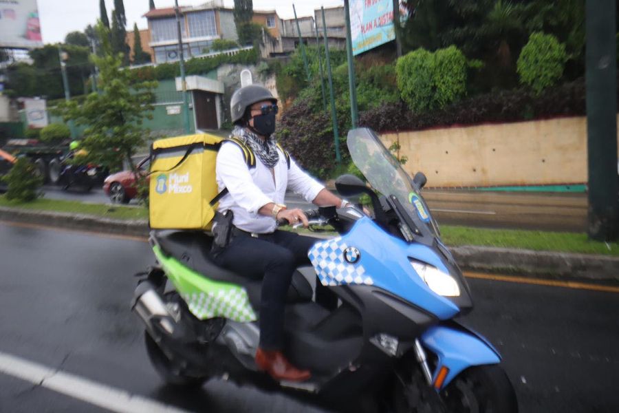Neto Bran entrega pedidos en la Feria Virtual del Chicharron