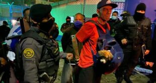 Rudy Francisco Alfaro Orozco, conocido como El Smurf, durante el traslado de la madrugada de este lunes