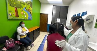 Brote de virus de manos, pies y boca afecta a niños provocando fiebre, dolor de garganta y erupciones
