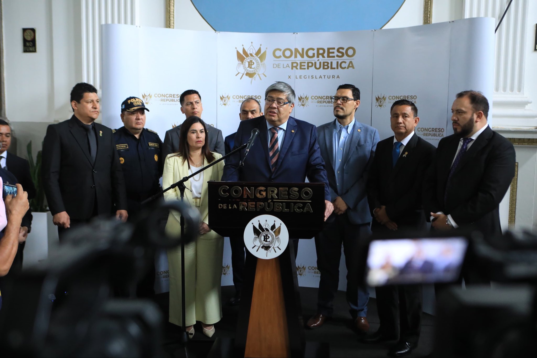Ministro de Gobernación entrega Ley Anti Pandillas en el Congreso de la República de Guatemala